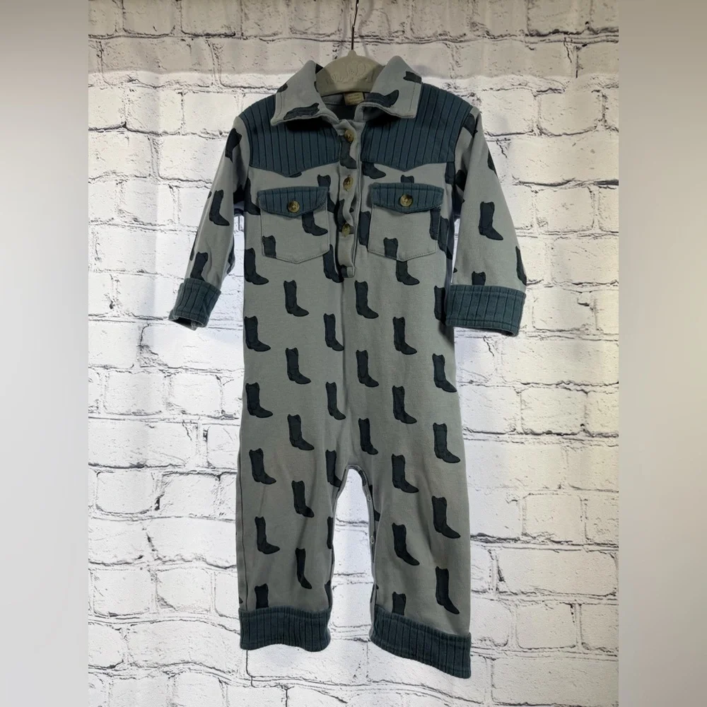 Kate Quinn Boot Print Footie *play*